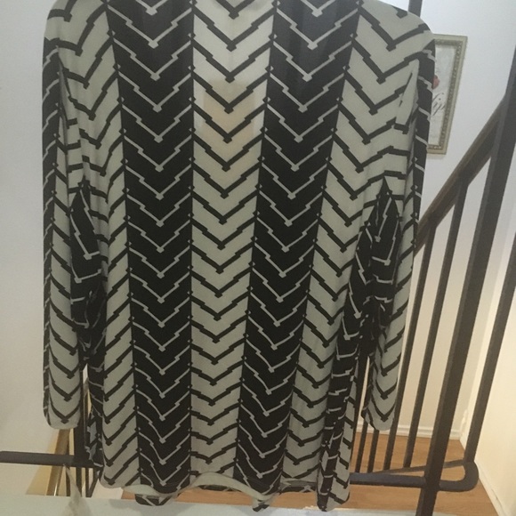 Tan Jay size L black and white 3/4 sleeve topper - Picture 6 of 6